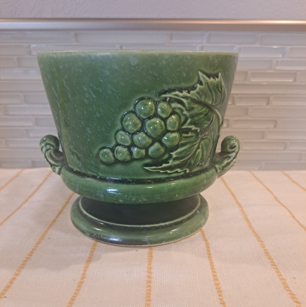 Vtg Hull Green Pedestal Planter Grape 3D Design Made in USA